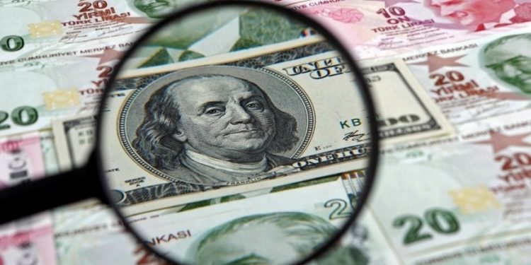 الدولار في تركيا يحطم الرقم القياسي في 2022