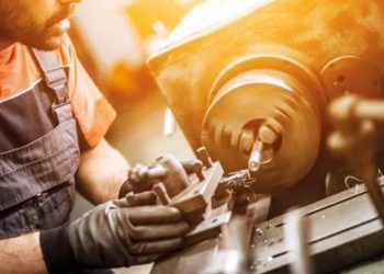 خبير اقتصادي: تركيا تعاني من أزمة إنتاج