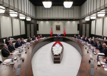 استطلاع رأي: وزير المالية التركي الأكثر فشلا بحكومة أردوغان