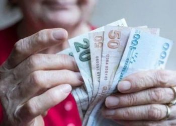 استطلاع رأي: زيادة الرواتب لم تحسن أوضاع الأتراك اقتصاديا