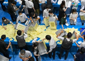 الحزب الحاكم في اليابان نحو تحقيق فوز ساحق بالانتخابات بعد اغتيال شينزو آبي