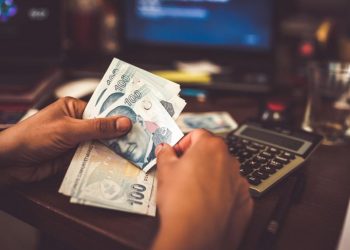 الديون تلاحق 62.8 ٪ من الشباب في تركيا