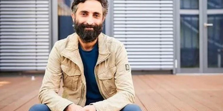 تركيا.. تويتر يحظر حساب صحفي كشف فساد عضو بالحزب الحاكم!