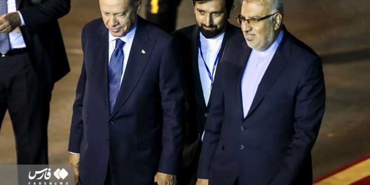 رئيس الأركان الإيراني يستقبل أردوغان