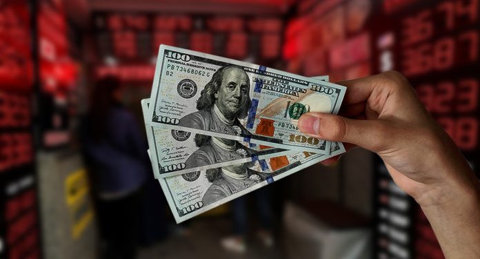 تركيا.. الدولار يتجاوز 17 ليرة من جديد
