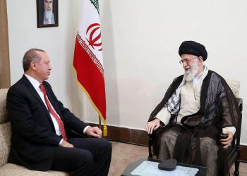 خامنئي يبلغ أردوغان رفضه العملية العسكرية في سوريا