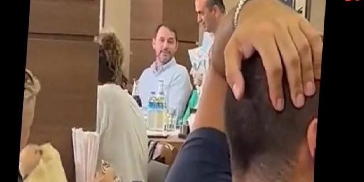 صهر أردوغان يلفت الأنظار بظهور جديد