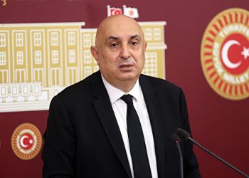 برلماني معارض: أردوغان دعا الشعب لصد الانقلاب ثم اختبأ!