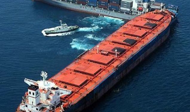 إسطنبول.. جنوح باخرة شحن ضخمة في مضيق “الدردنيل”