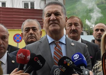 زعيم حزب تركي يقترح نقل لاجئين إلى فنلندا والسويد