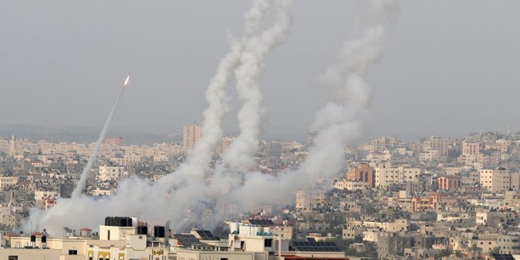 بعد اغتيال إسرائيل للجعبري.. المقاومة ترد برشقات صاروخية على أهداف داخل إسرائيل..