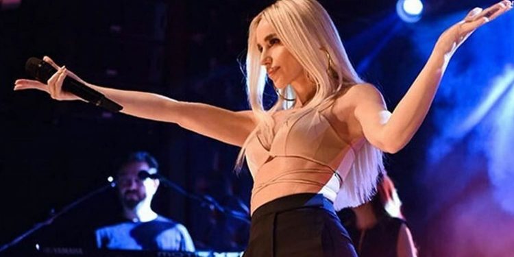 بعد حديثها عن مدارس “الأئمة والخطباء”.. سجن مغنّية مشهورة في تركيا