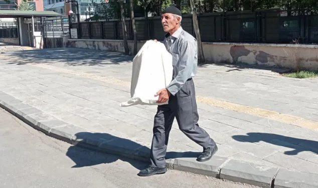 بعد 6 سنوات.. أسرة كردية تتسلم رفات شاب داخل “جوال وعلبة بلاستيكية”