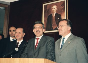 أحد مؤسسي “العدالة والتنمية”: أردوغان والحزب في حالة إرهاق