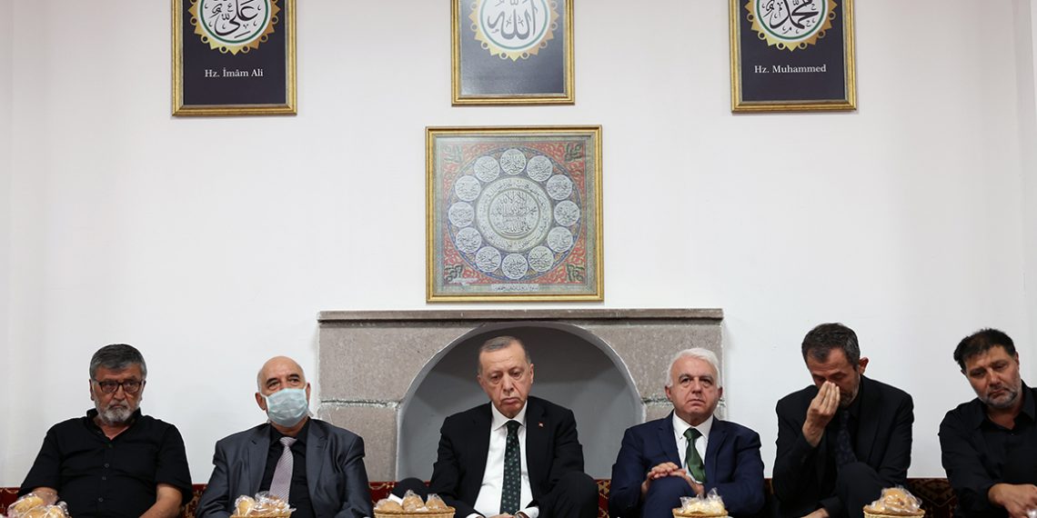 أردوغان يشارك في حفل إفطار مع العلويين