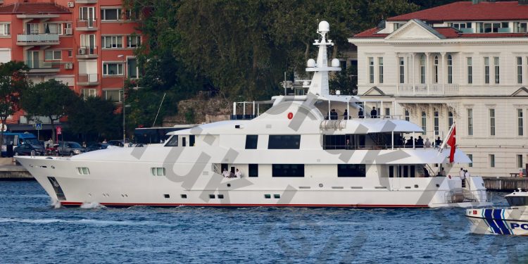 “قصر أردوغان العائم” يبحر في البوسفور