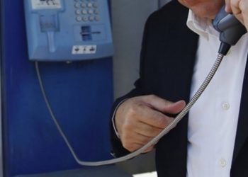 تركيا.. قرار باعتقال 14 بتهمة “استخدام هواتف عمومية”!