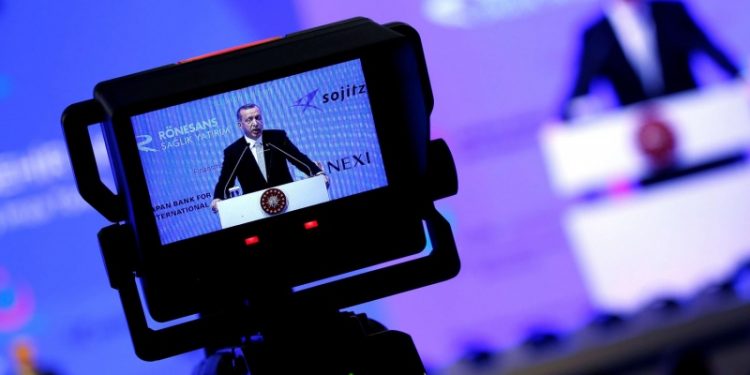 كيف يدير نظام أردوغان وسائل الإعلام التركية؟