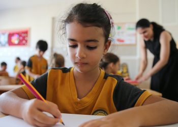 دراسة: 53% من الأتراك غير راضين عن المنظومة التعليمية