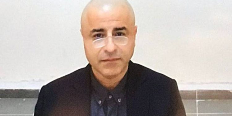 دميرطاش يحلق رأسه احتجاجا على مقتل مهسا أميني