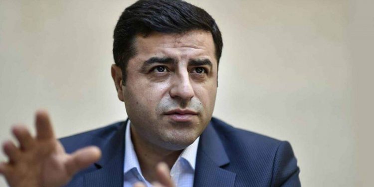 صلاح الدين دميرتاش يدين الهجوم على الشرطة في مرسين