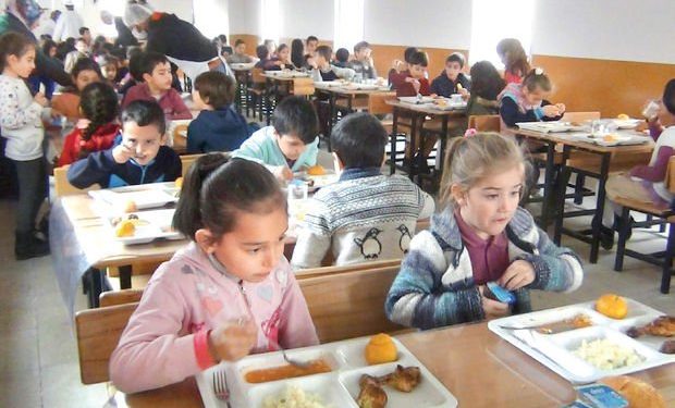 مقترح برلماني بتقديم تغذية مجانية في المدارس التركية