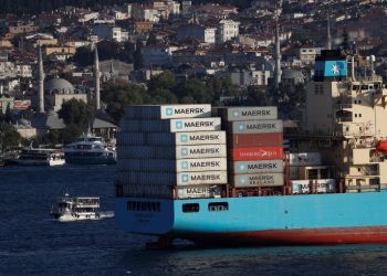 استئناف حركة الملاحة في مضيق البوسفور بعد تحريك “ليدي زيما”