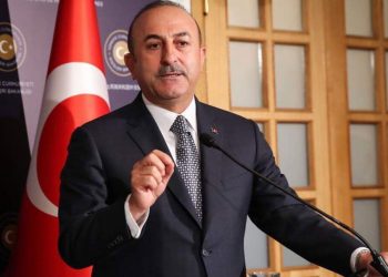 وزير الخارجية التركي يحذر اليونان