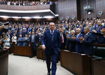 صحفي تركي: 700 من كبار المسؤولين سيفقدون مناصبهم مع خسارة أردوغان