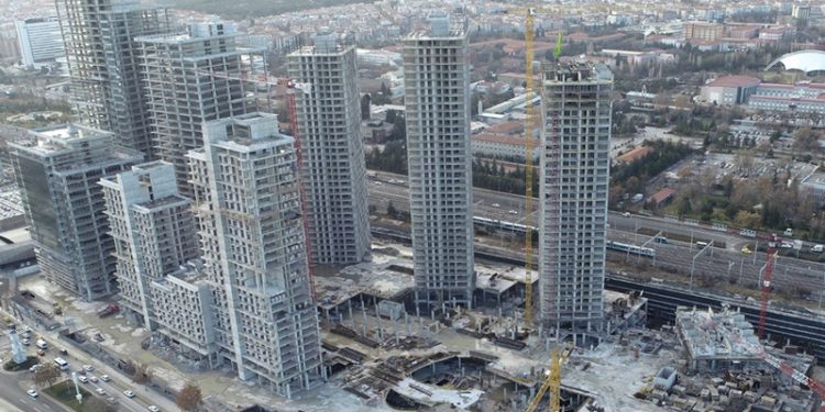 ابن عم وزير الصناعة التركي يفوز بمناقصة قيمتها 208 مليون ليرة!