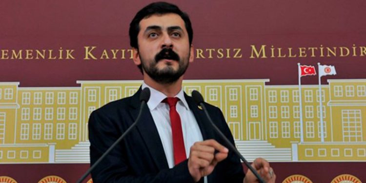 سياسي: نواب حزب أردوغان يتسابقون لشراء شقق في اليونان وفرنسا