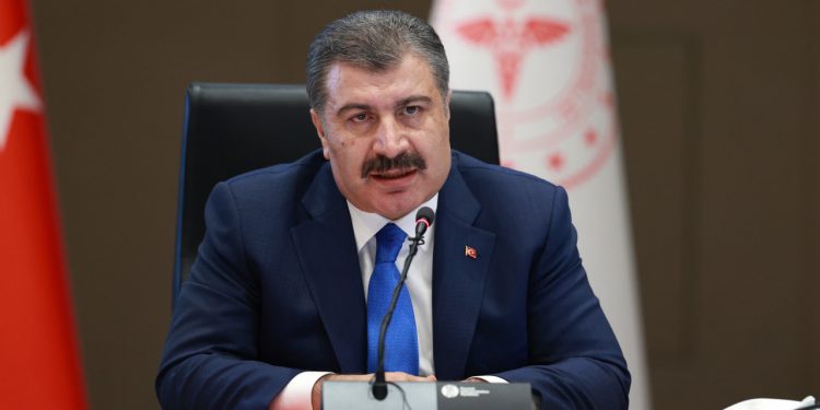 وزير الصحة التركي يصاب بفيروس كورونا