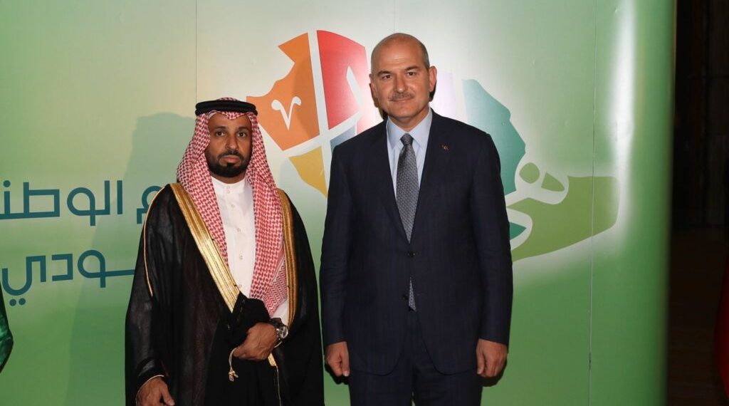 وزير داخلية تركيا يحضر اليوم الوطني السعودي