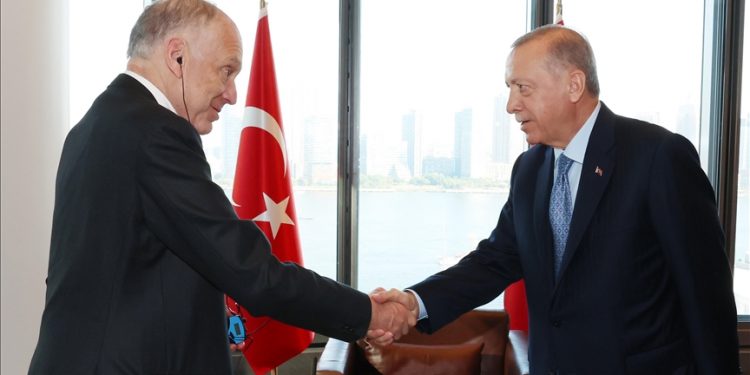 أردوغان يلتقي رئيس المؤتمر اليهودي العالمي