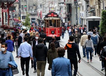 استطلاع: 60% من الأتراك يؤيدون عودة ضحايا الفصل التعسفي لوظائفهم