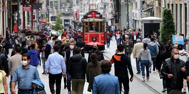 استطلاع: 60% من الأتراك يؤيدون عودة ضحايا الفصل التعسفي لوظائفهم