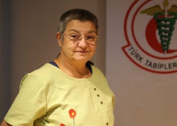 شبنام كورور: قضيت ليلة بدون كتاب لأول مرة منذ 61 عامًا