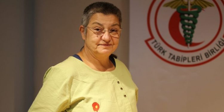 شبنام كورور: قضيت ليلة بدون كتاب لأول مرة منذ 61 عامًا