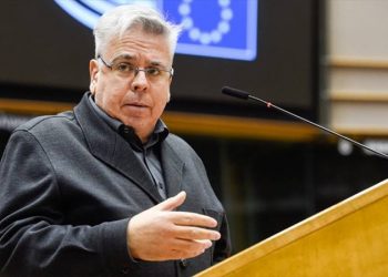 مقرر البرلمان الأوروبي يدين اعتقال رئيسة اتحاد الأطباء الأتراك