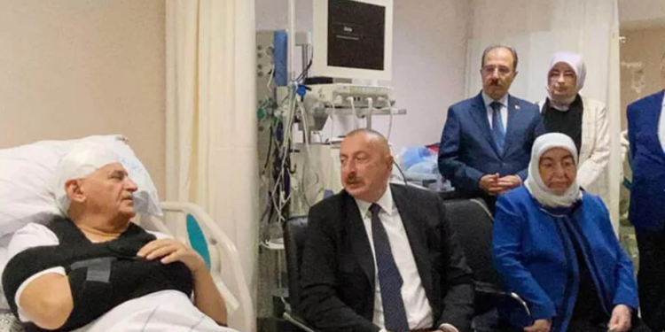 رئيس وزراء تركيا السابق يتعرض لحادث في الخارج