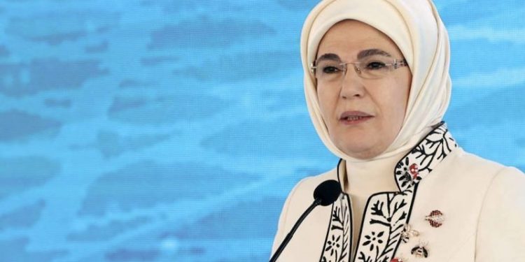 وزارة البيئة تدعم وكالة أمينة أردوغان بمبلغ ضخم