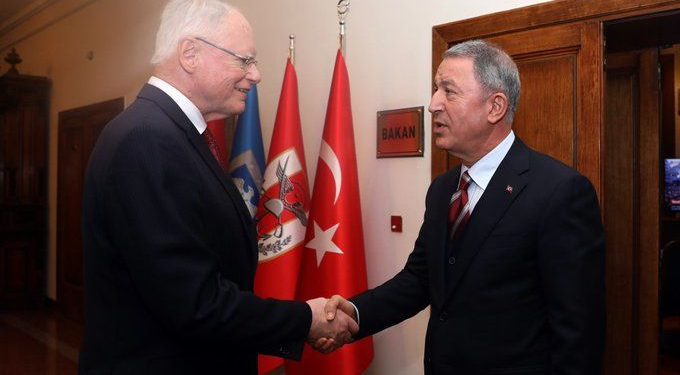 وزير الدفاع التركي ونظيره الإسرائيلي يبحثان أمن المنطقة