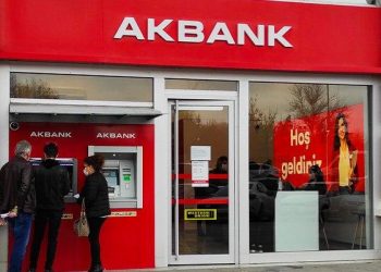 تركيا.. عملاء مصرف آك بنك يشتكون من “الرصيد الوهمي”