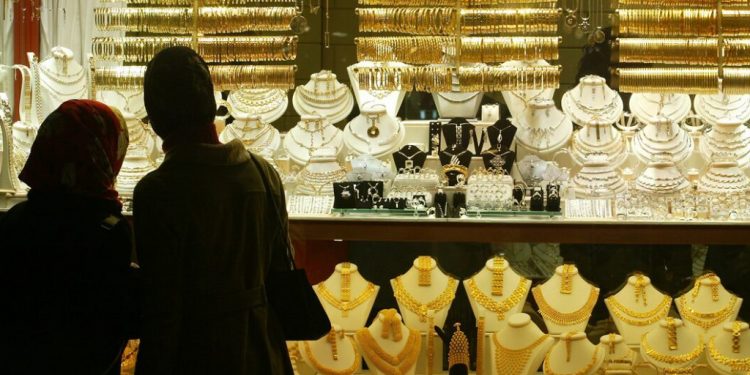 صادرات الذهب تتجه نحو تركيا والصين وتبتعد عن الهند