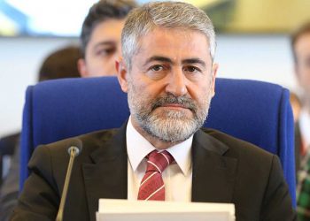 حزب السعادة: وزير الخزانة التركي سيضطر إلى الاستقالة