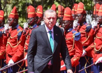 تركيا تعمق دبلوماسيتها الدفاعية في إفريقيا