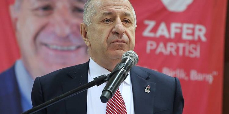 زعيم حزب تركي: سنرحل اللاجئين بالقوة إذا لزم الأمر!