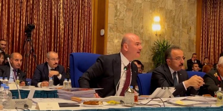 وزير الداخلية التركي لنواب حزب الشعوب الديمقراطي: كلكم إرهابيون!