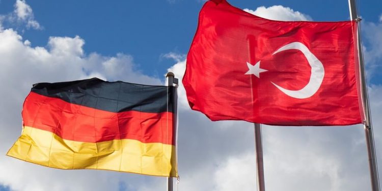 ألمانيا تحث تركيا على التخلي عن العملية البرية في سوريا