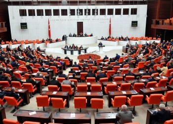 الرئاسة التركية تبحث رفع الحصانة عن 39 برلمانيًا!